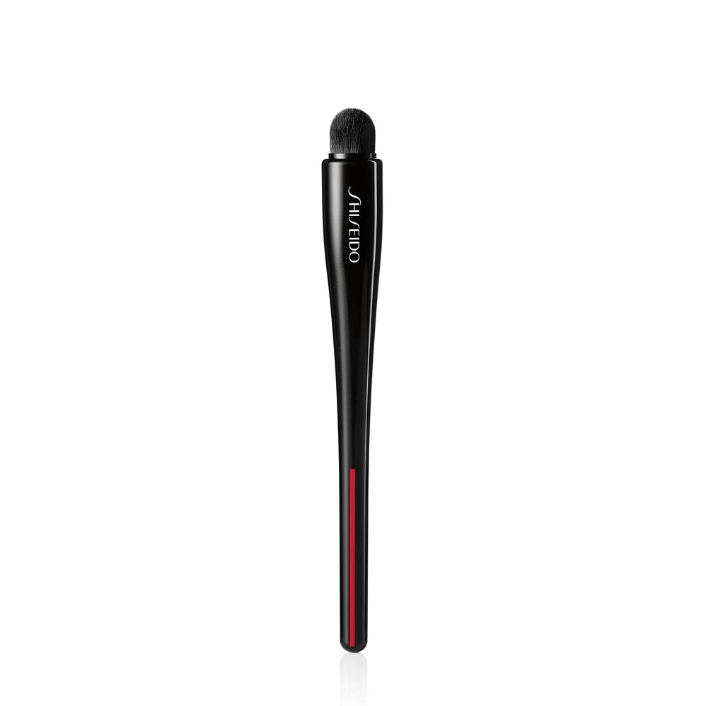 Shiseido Tsutsu Fude concealer brush for precise under-eye blending and seamless finish