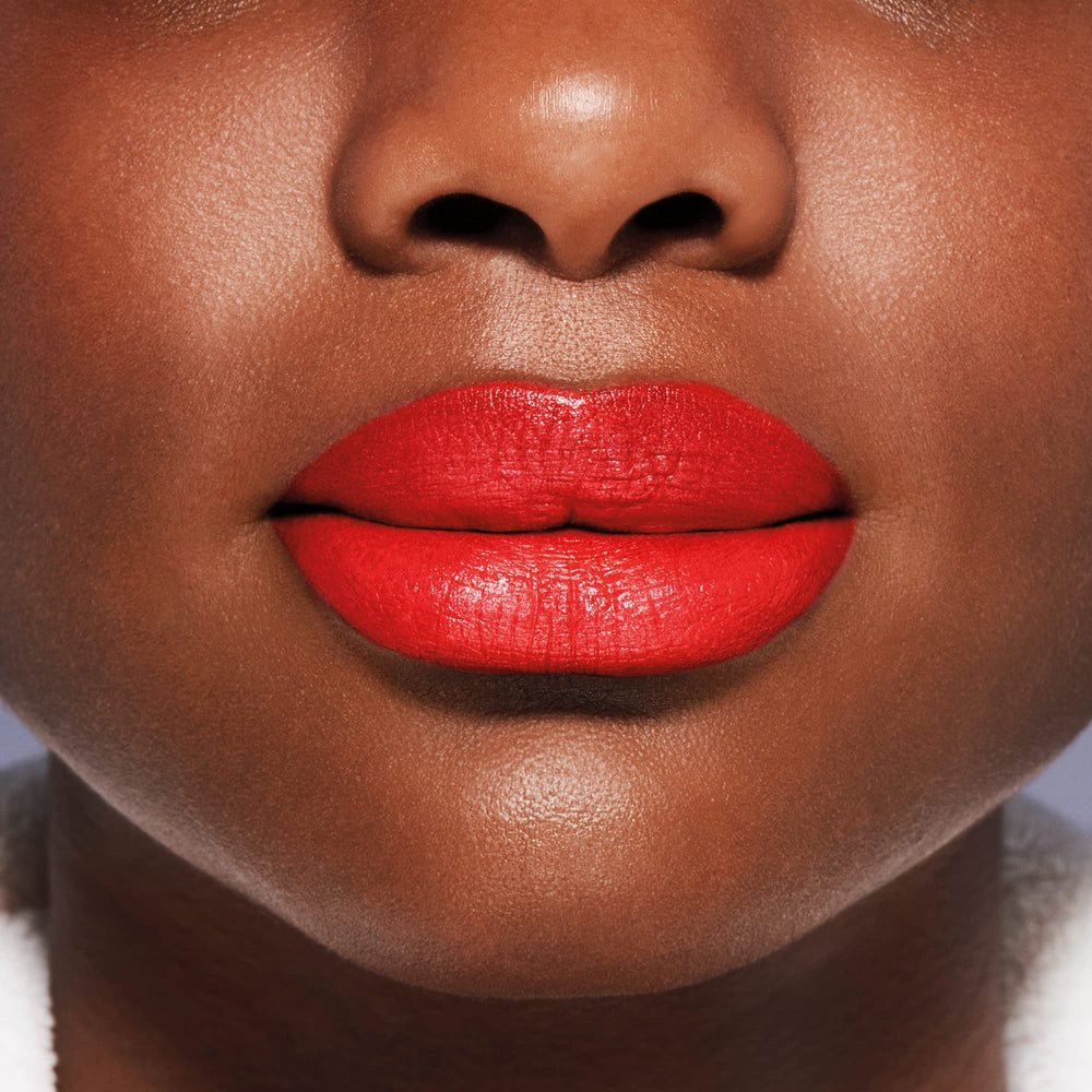 Shiseido VisionAiry Gel Lipstick texture and pigment deliver vivid color.