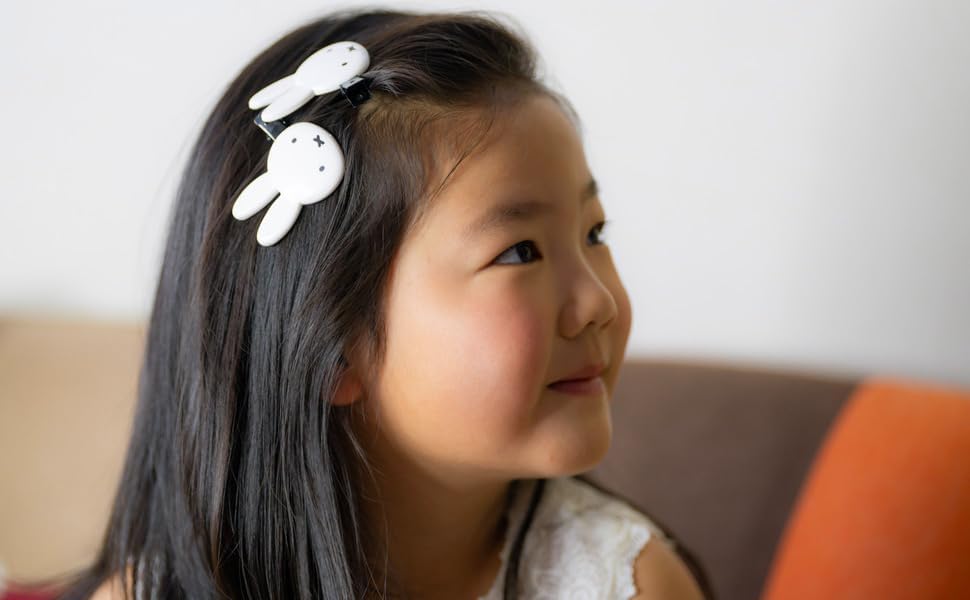 SHOBIDO Miffy die-cut bangs clip material close-up reveals smooth, kid-friendly plastic.