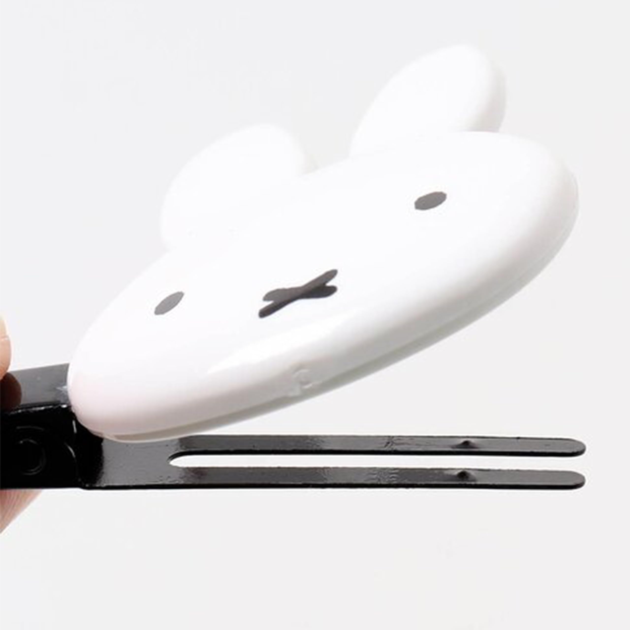 SHOBIDO Miffy die-cut bangs clip accessory use in daily styling routines.