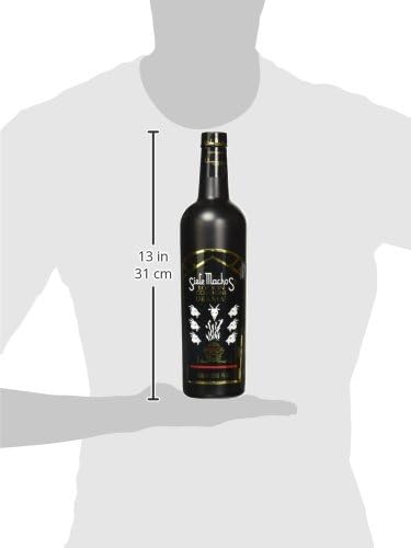 Siete Machos URANIA label close-up highlighting authentic branding for credibility.
