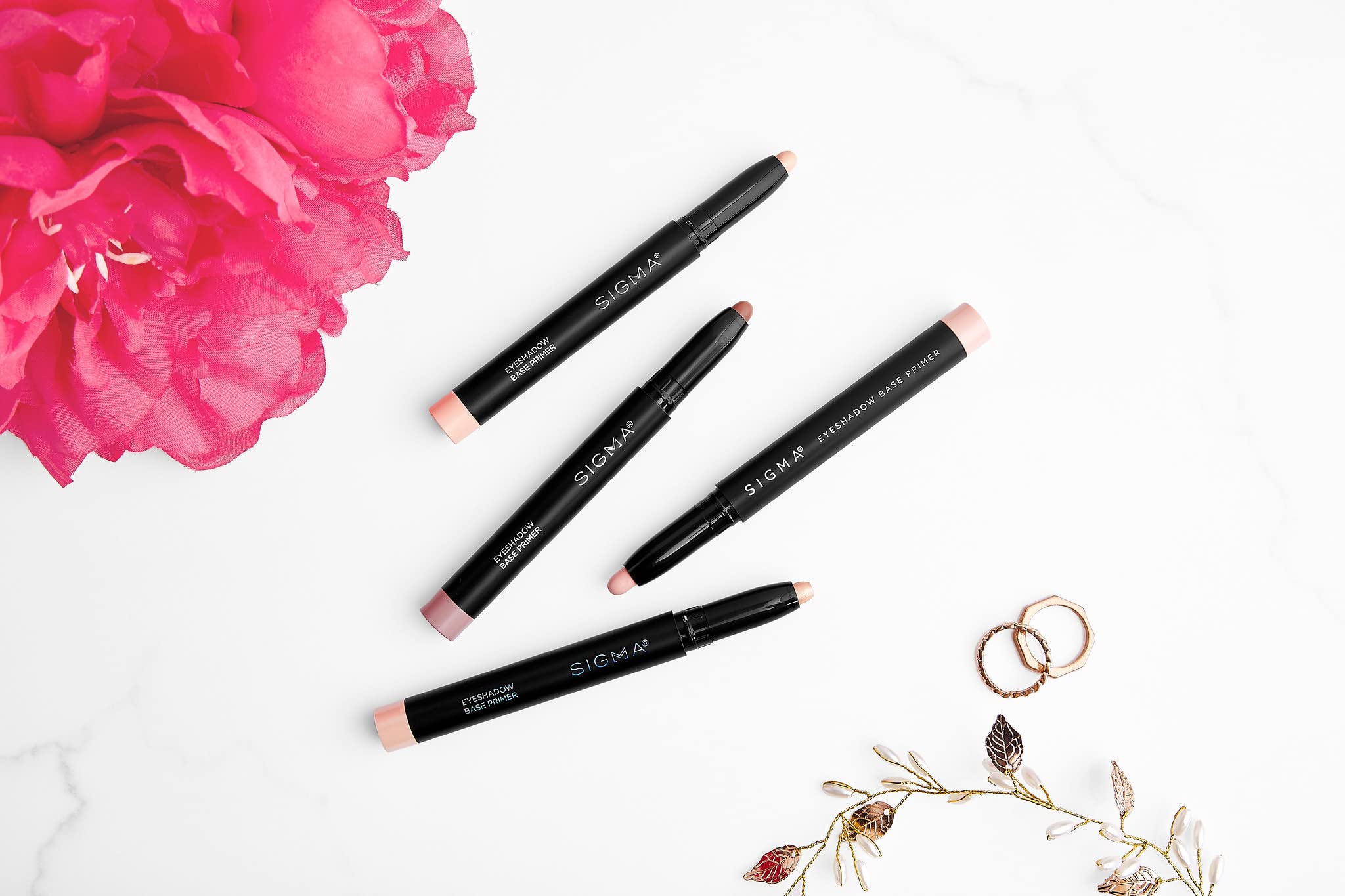 Sigma Beauty Creamy base glides for smooth lid coverage.