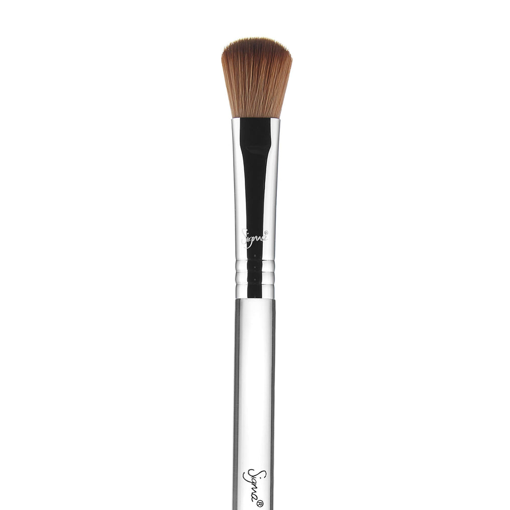 Sigma Beauty metal-plated handles add durability and a premium feel.