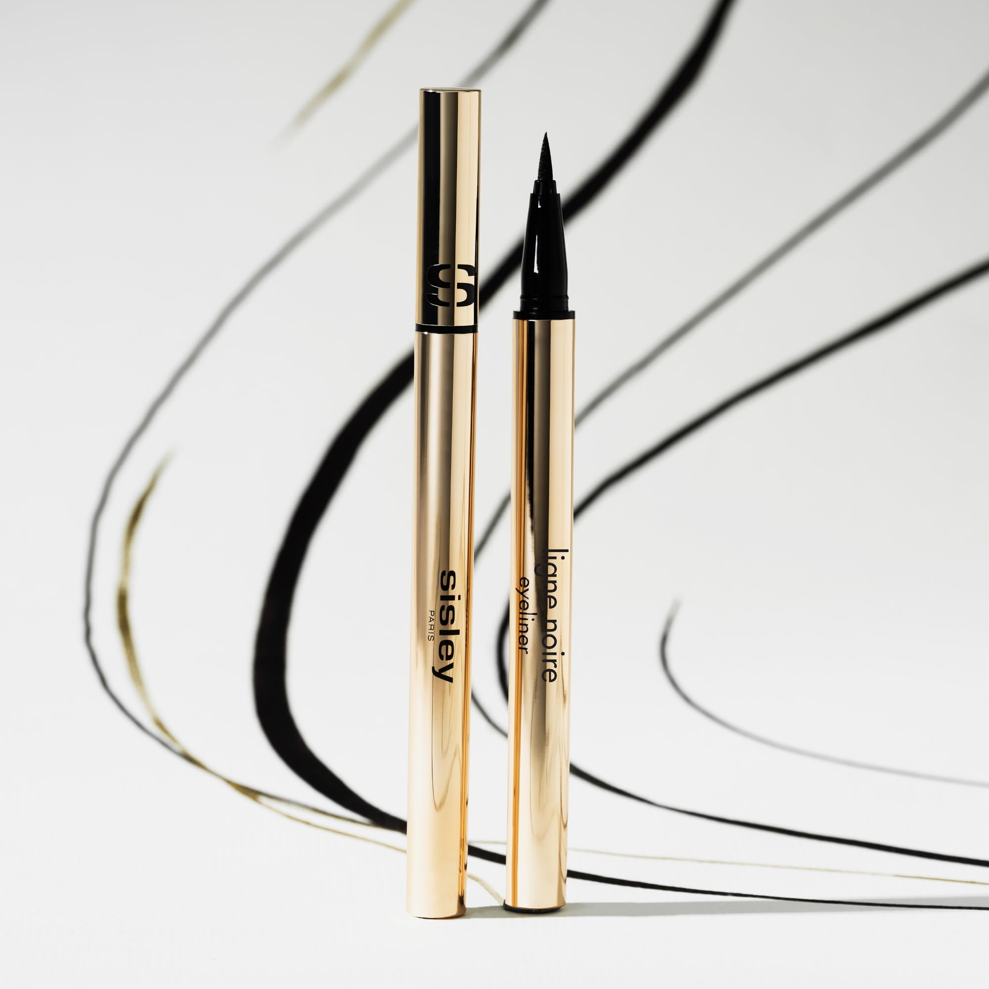 Sisley Paris Ligne Noire Eyeliner comes off easily at night.