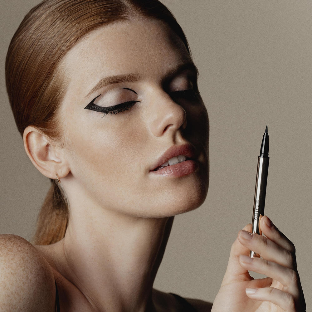 Sisley Paris Ligne Noire Eyeliner contains Vitamin Peptide to support lashes.