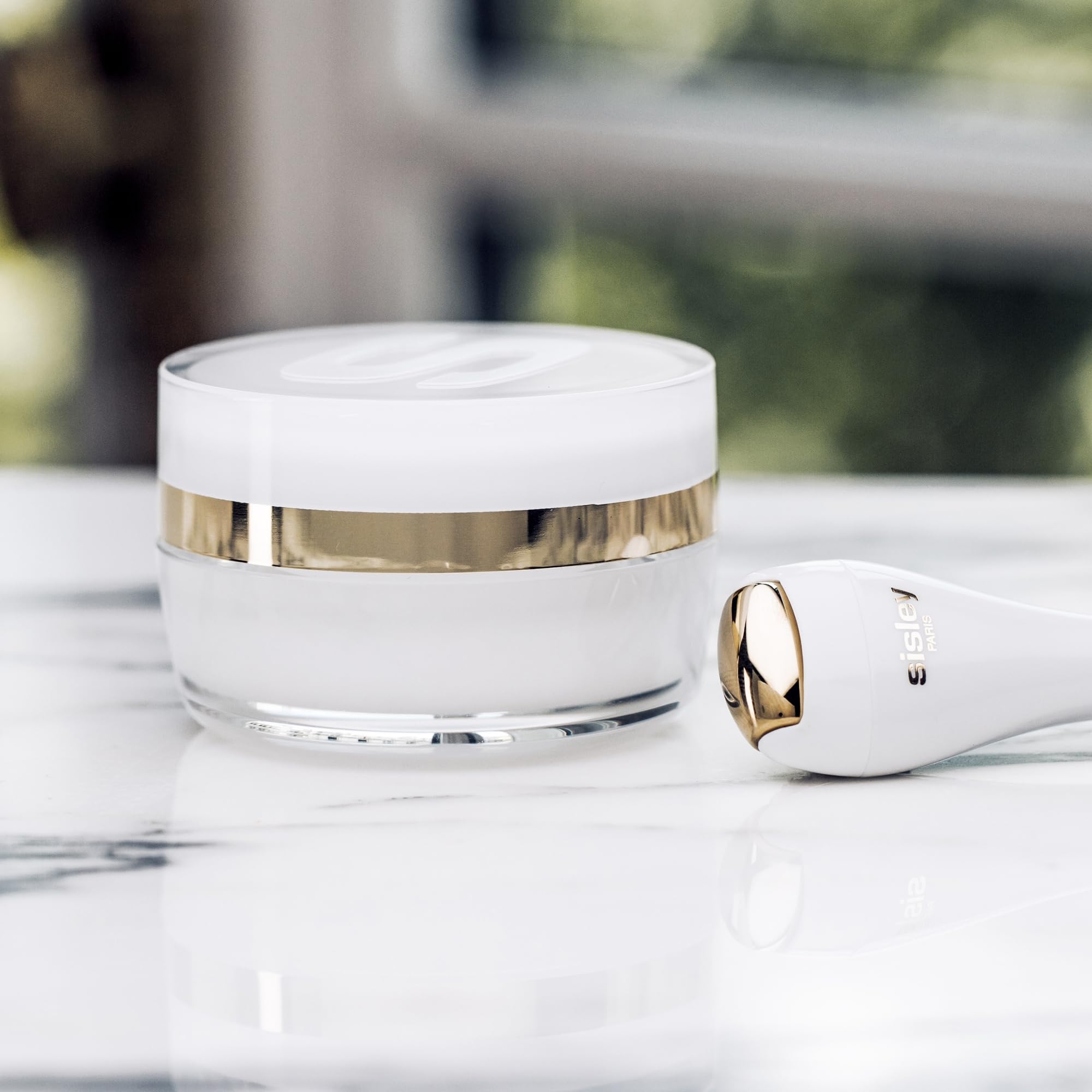 Sisley Eye Cream with Lindera Extracts brightens blue and brown circles.