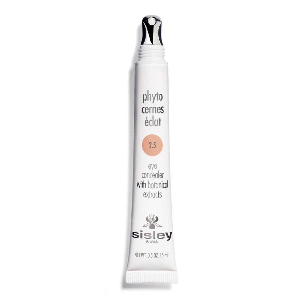 Sisley Paris Phyto-Cernes Eclat No. 2.5 brush enables precise interior-to-exterior application