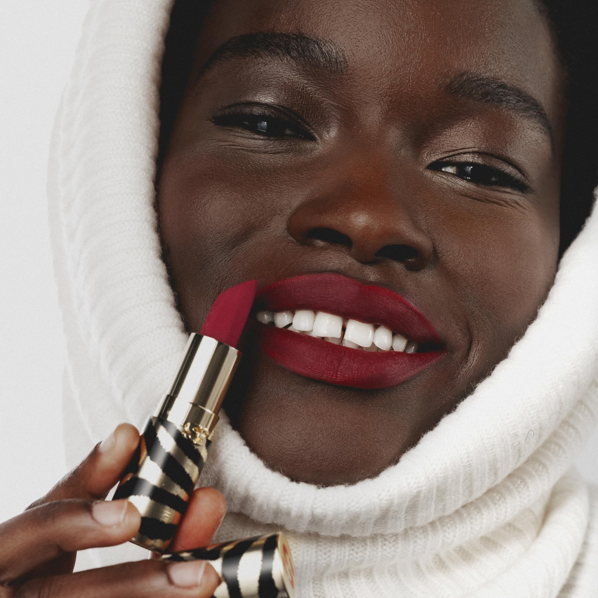 Sisley Paris Phyto-Rouge Velvet 40 Rouge Icon matte finish in close-up.