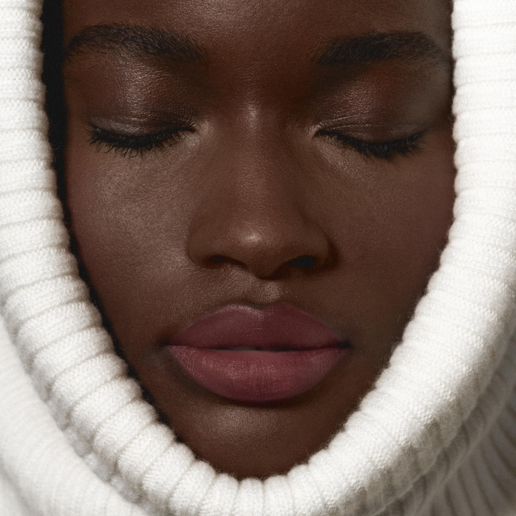 Phyto-Rouge Velvet Beige Bloom 11 hydration supports comfortable, moisturized lips.