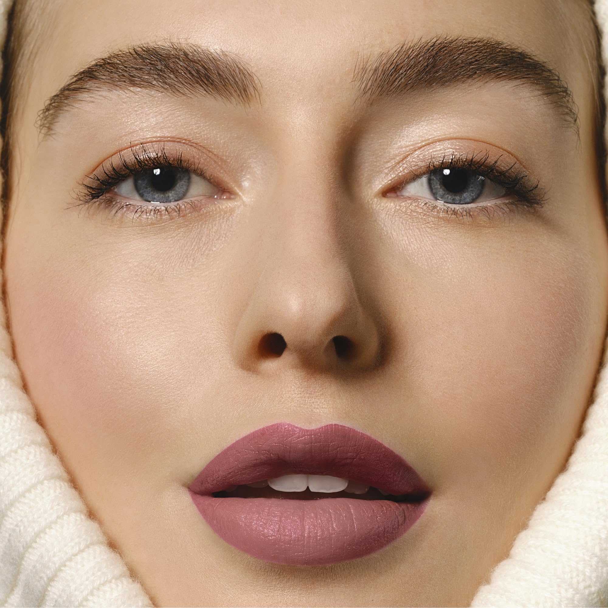 Lip swatch on Beige Nude shade highlighting rich pigment and smooth finish