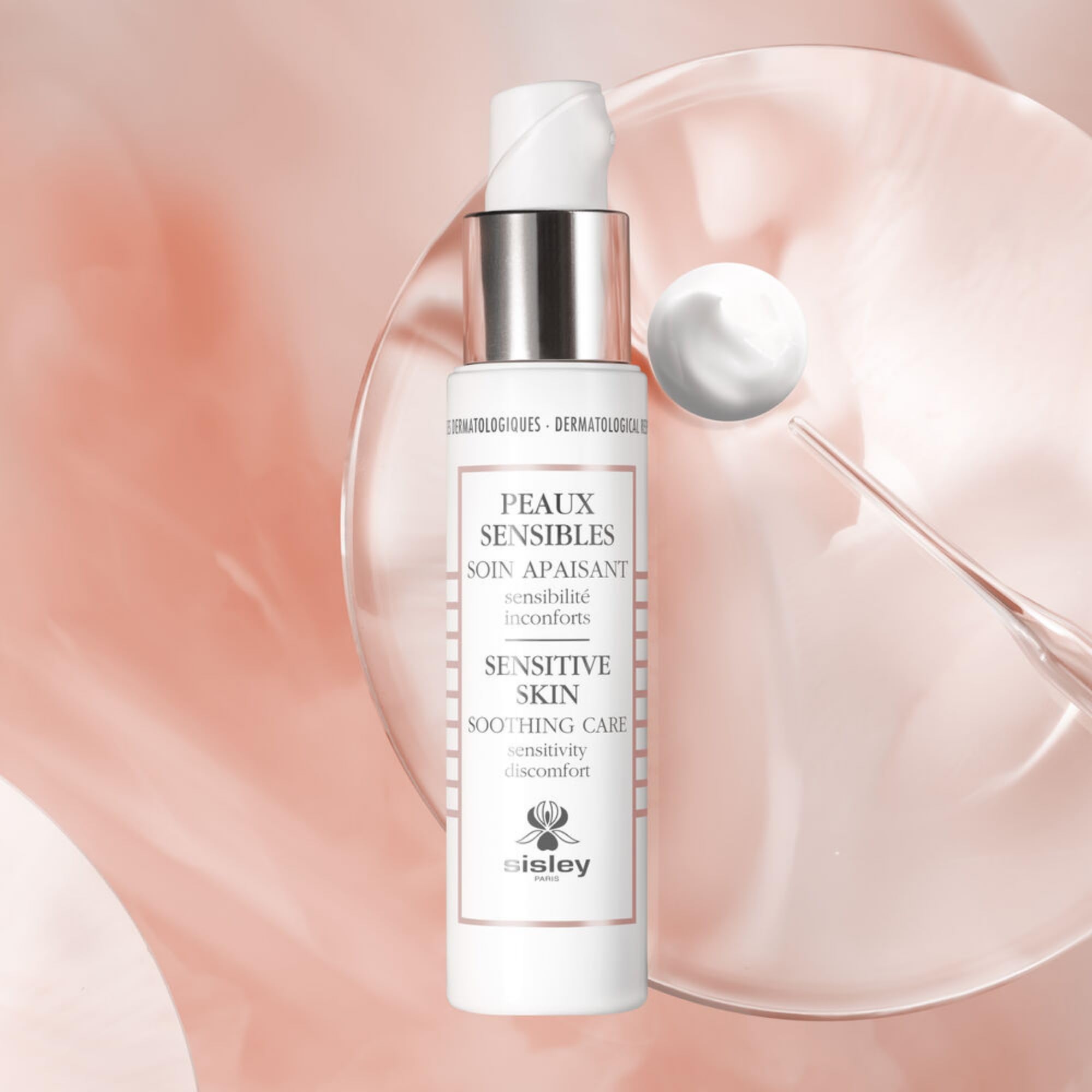 Golden seaweed ingredients close-up within Sisley Paris soothing formula.
