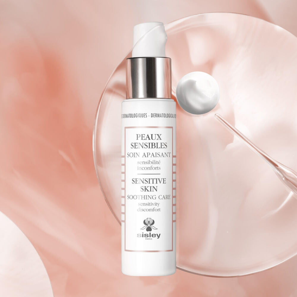 Golden seaweed ingredients close-up within Sisley Paris soothing formula.