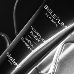 Foam texture of Sisley Paris Sisleyum Purifying Cleansing Gel delivers gentle cleansing.