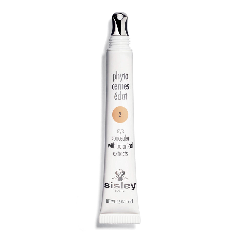Sisley Phyto-Cernes Eclat No. 2 application brush enables tailored coverage.
