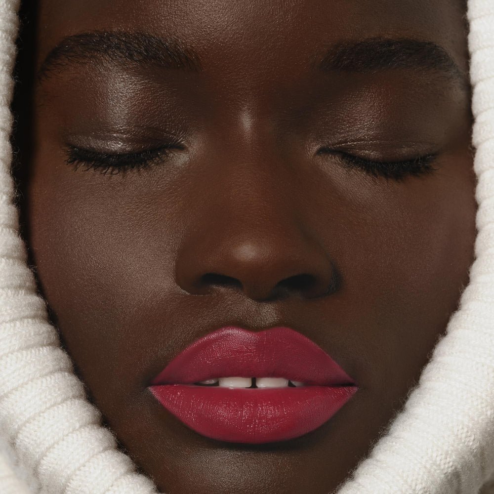 Sisley Phyto-Rouge Velvet Rose Pop creamy texture for all-day comfort.