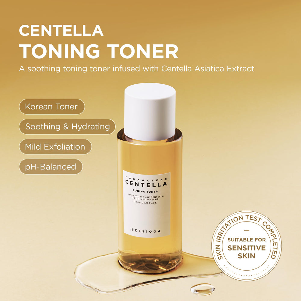 SKIN1004 Centella Toning Toner pour action demonstrates gentle exfoliation and quick absorption.