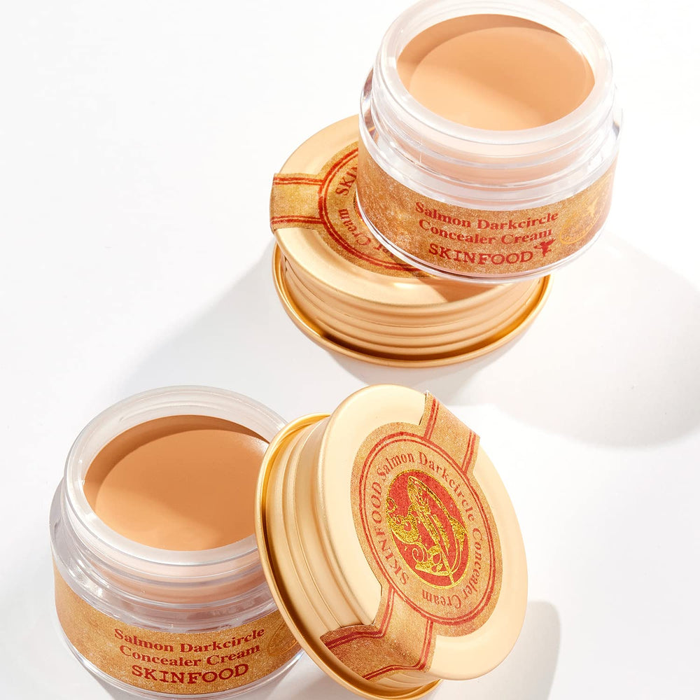 SKINFOOD Salmon Concealer finish provides a natural glow while camouflaging under-eye concerns