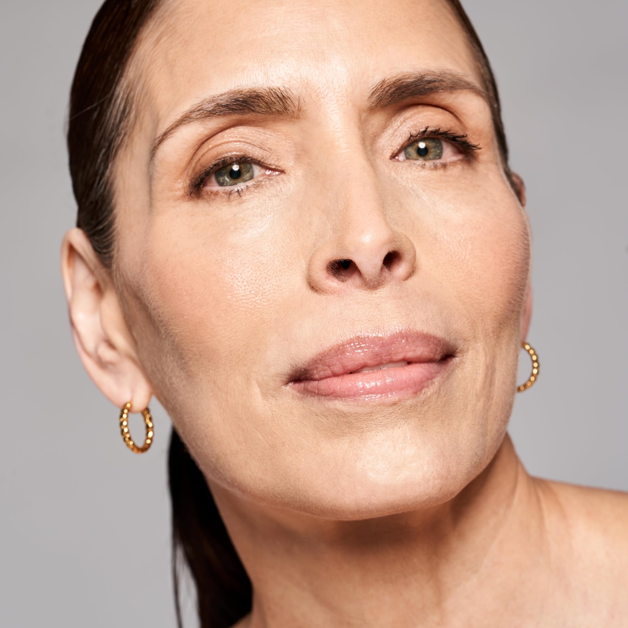 SKINN Deep Wrinkle Serum silky texture that absorbs quickly