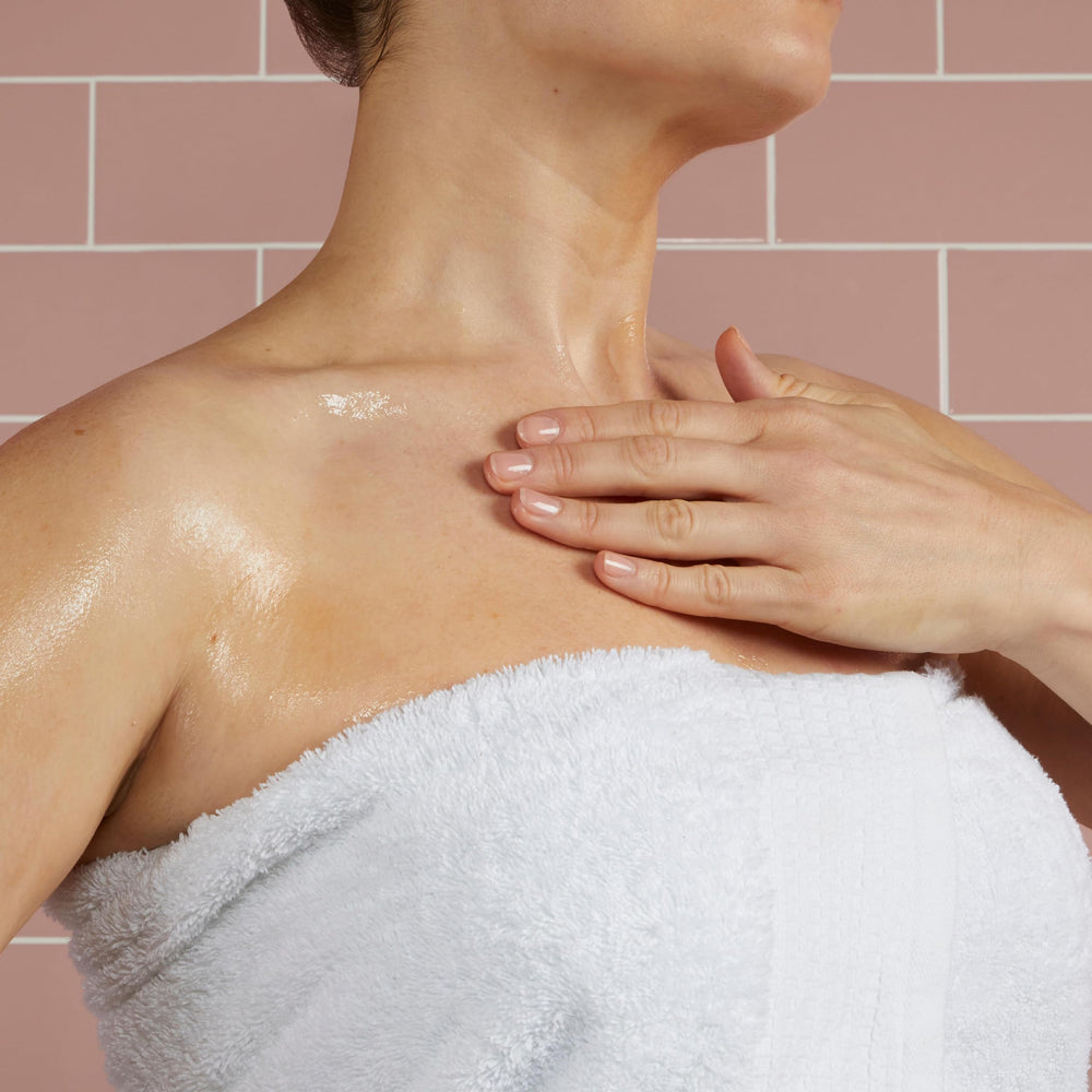 Soap & Glory Hydrate Expectations fast-absorption demonstrates rapid, non-greasy hydration.