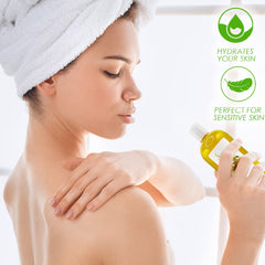 Soapeauty Golden Jojoba Oil pour demonstrates quick absorption without greasiness for smooth skin.