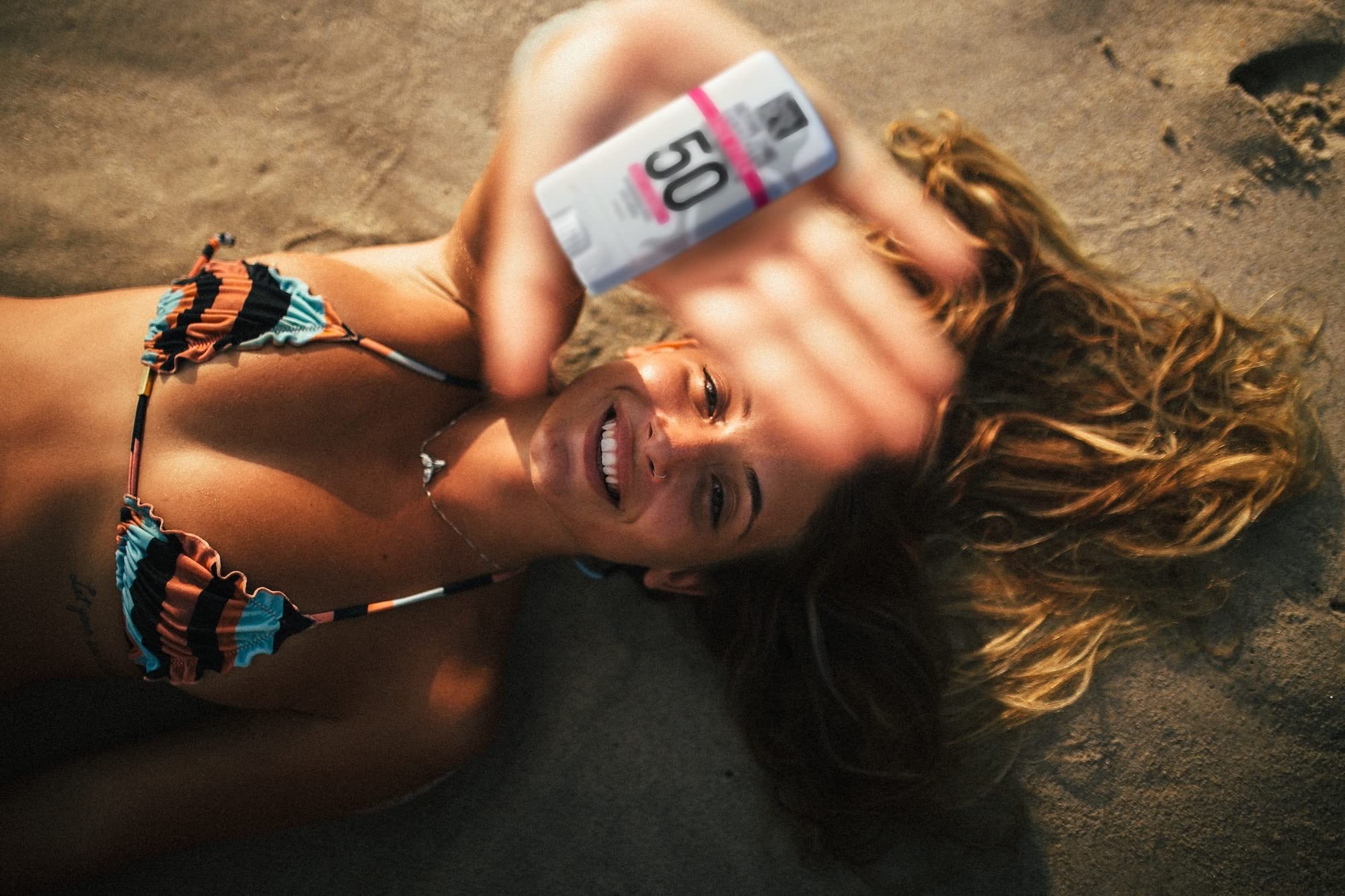 Non-greasy formula reduces shine while protecting skin in daily sun exposure.