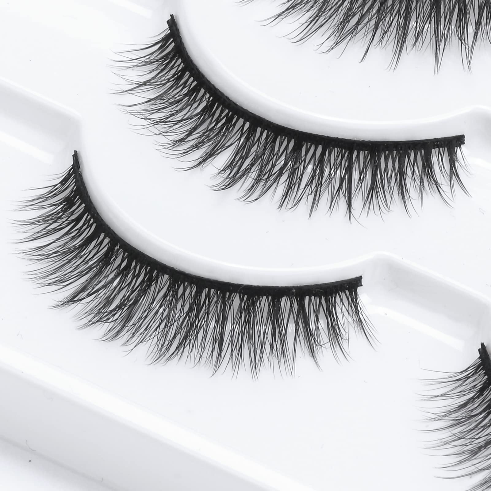 SONAFEEL False Lashes soft cotton-band for flexible, irritation-free feel.