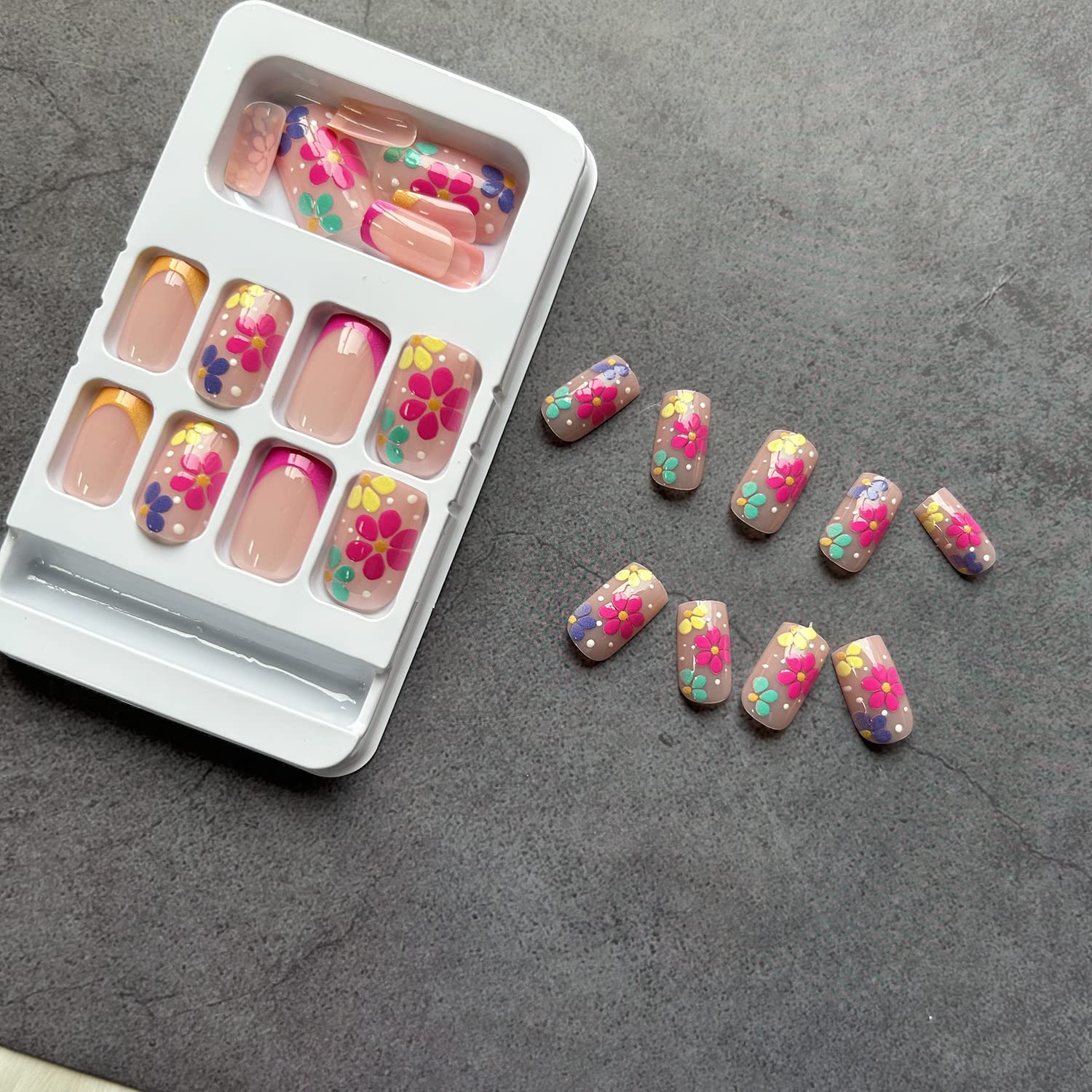 SOOZEE lightweight acrylic nails designed for comfortable wear all day.