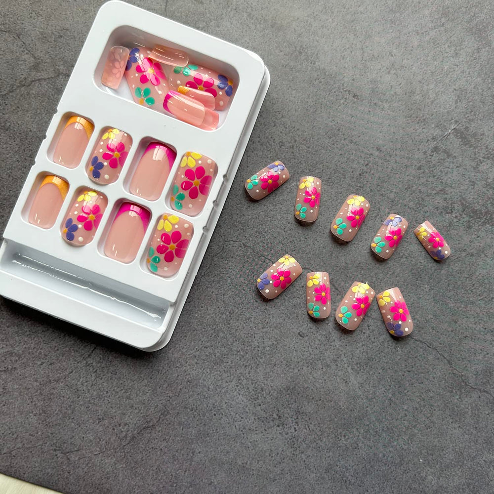 SOOZEE lightweight acrylic nails designed for comfortable wear all day.