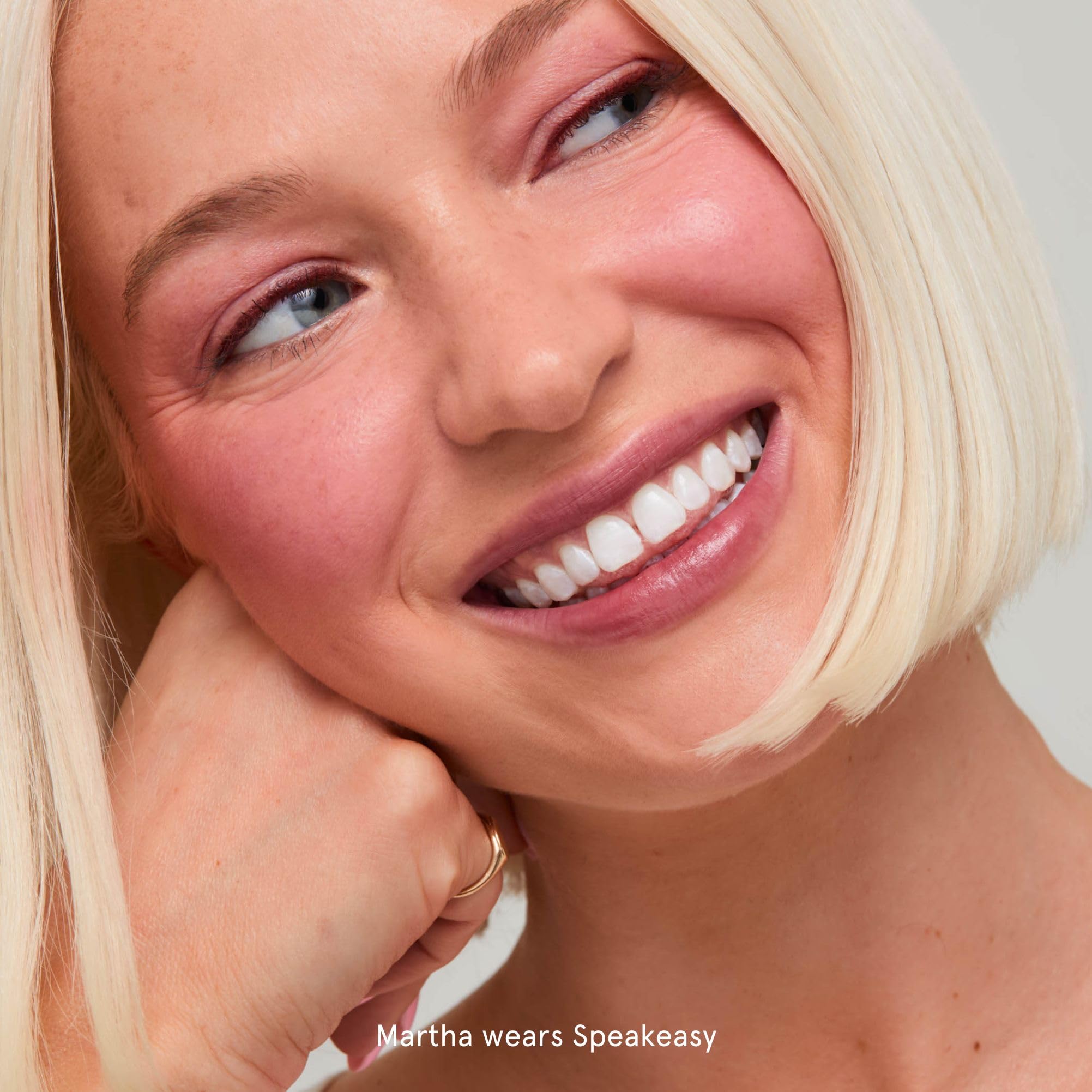 SOSHE vegan cruelty-free compact packaging reflects clean beauty branding