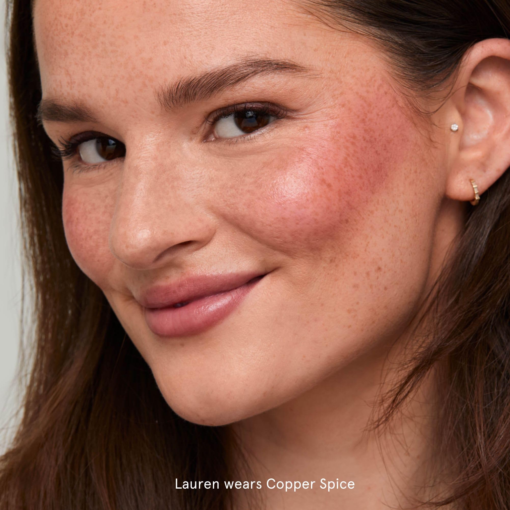 SOSHE Blurring Pillow Blush Refill Copper Spice on application prompts a warm terracotta glow