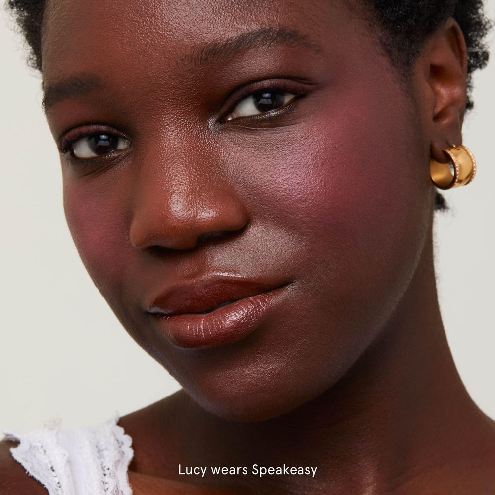 SOSHE blush with squalane nourishes during application for comfortable wear