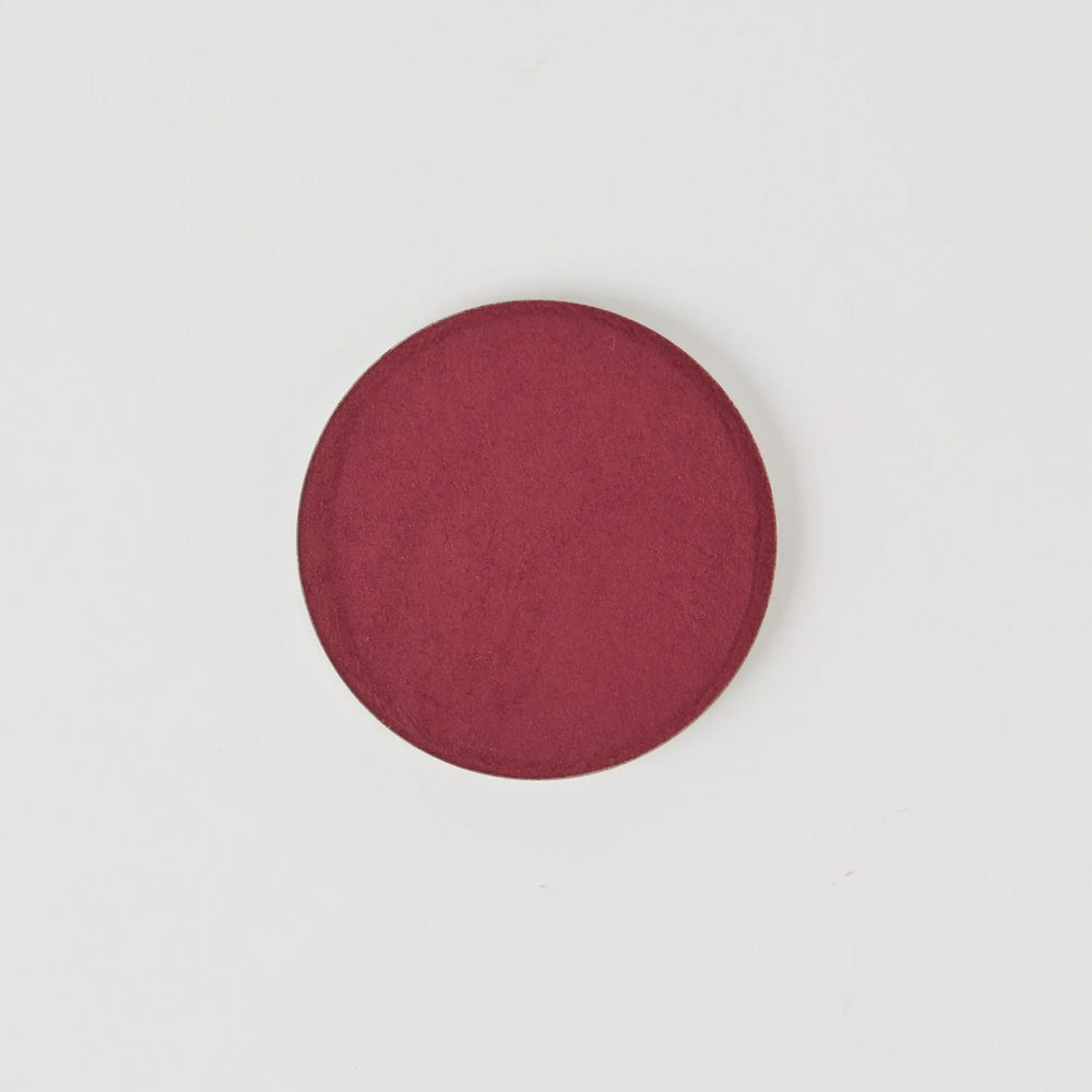 SOSHE cream-to-powder texture close-up showing featherlight blendability