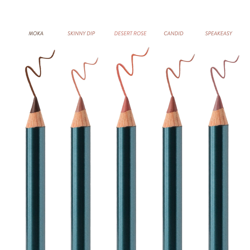 SOSHE no-drag swatch on lips during application.