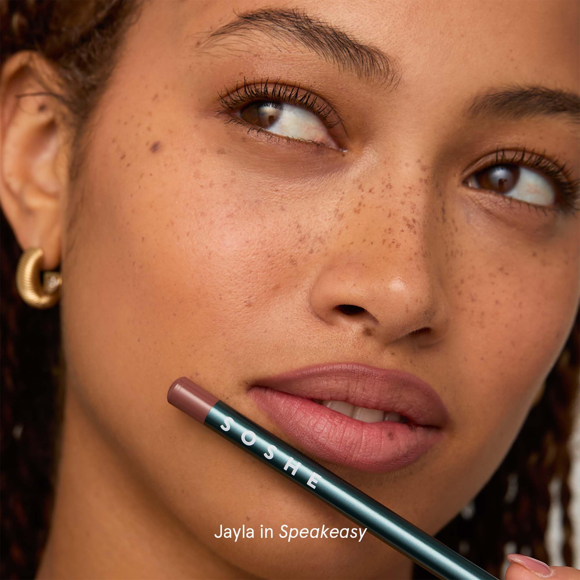 SOSHE Lip Liner creamy texture close-up demonstrates easy application.