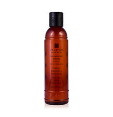 SPA CEYLON Sandalwood Vetiver Gentle Cleanser bottle pour promotes balanced scalp and gentle shine.