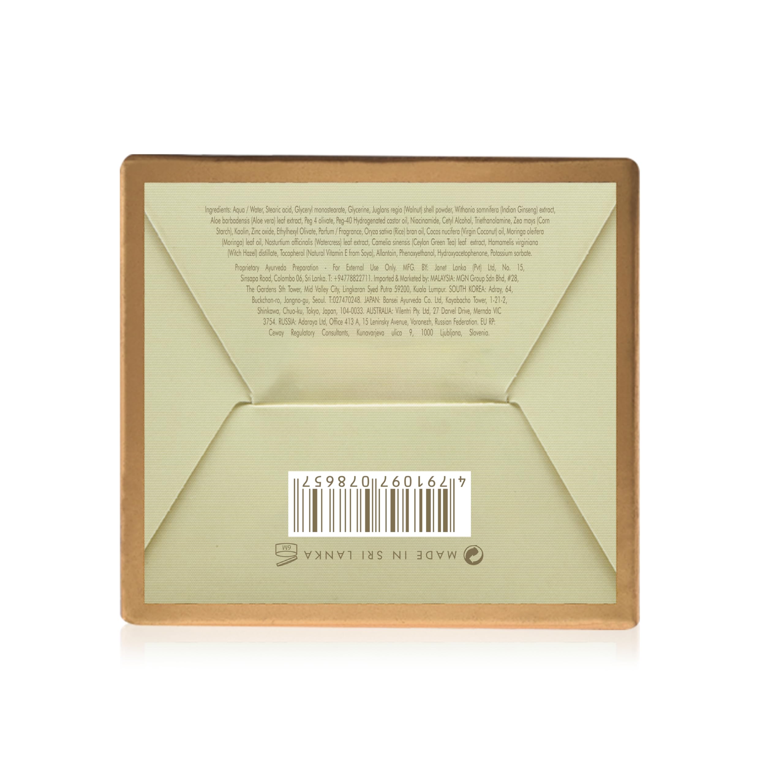 Application scene: gentle polishing and hydration with SPA CEYLON Exfoliator in palm
