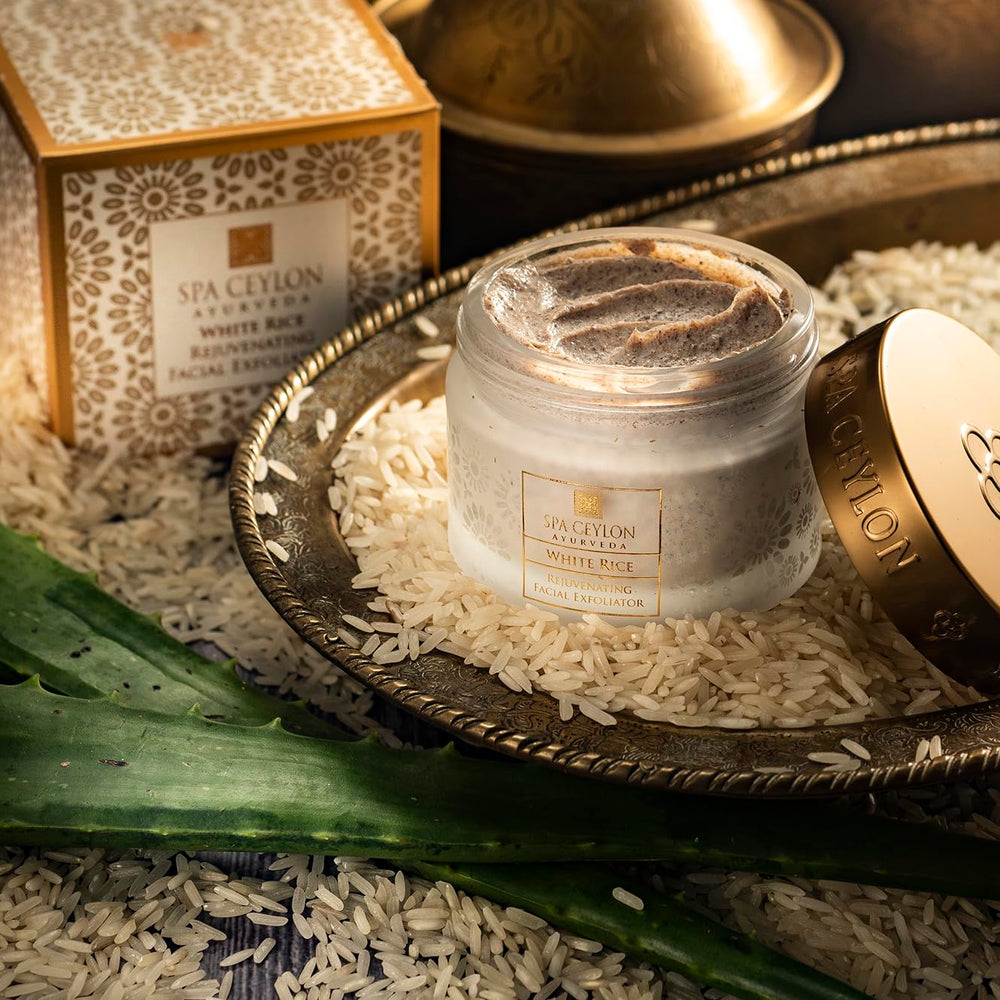 Natural formula image featuring green tea and aloe for balanced renewal