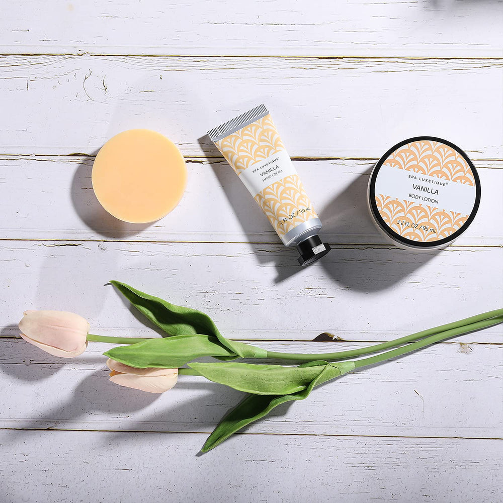 Spa Luxetique vanilla bath set bubble bath creates luxurious foam and relaxation.
