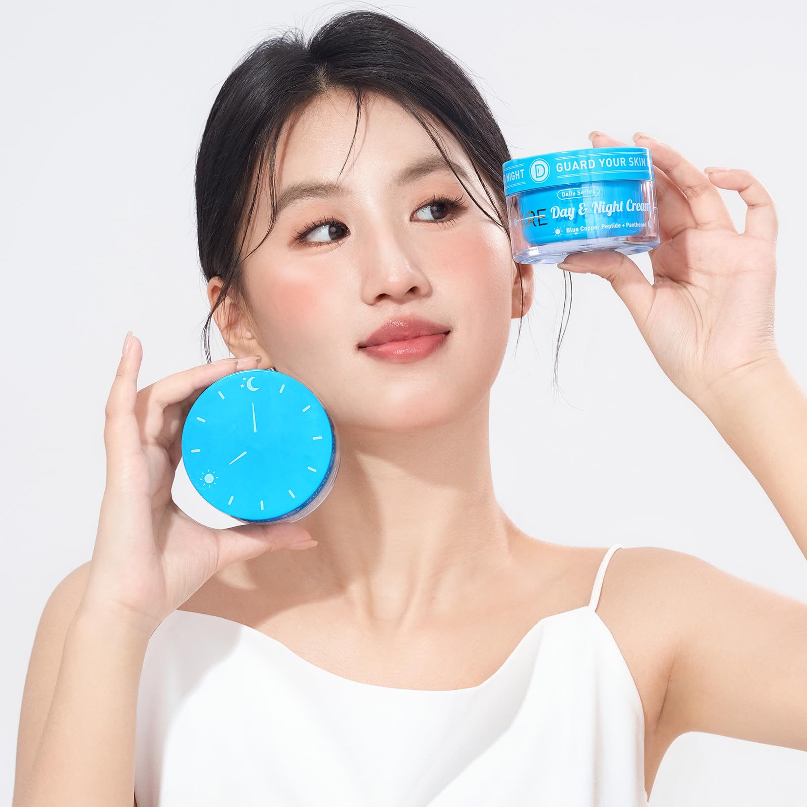 SPODARE day gel texture shows lightweight, non-greasy absorption.