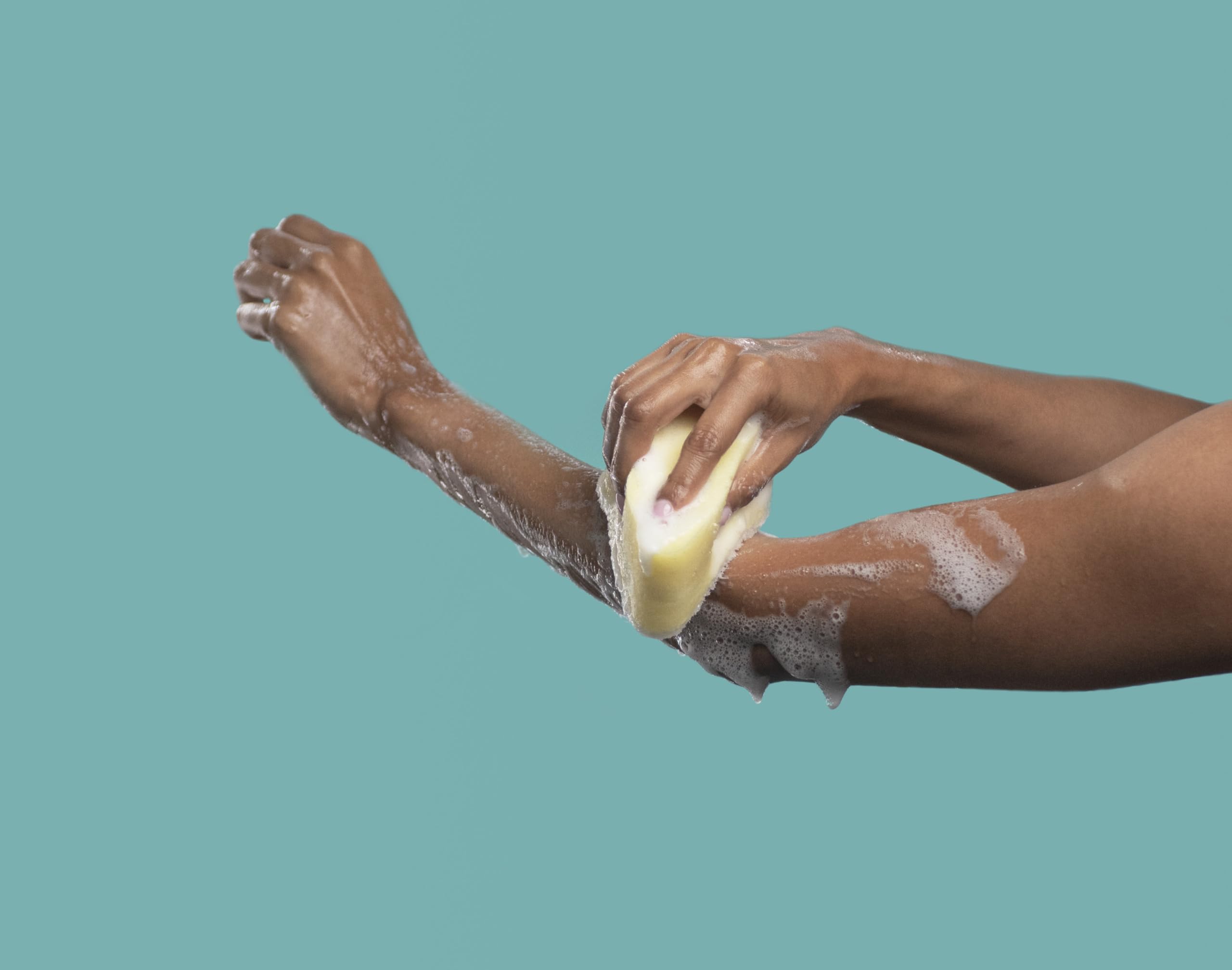 Spongeables moisturizing sponge with olive oil and Vitamin E for lasting hydration.