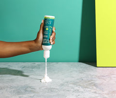Strands of Faith Enrich Leave-in Conditioner with Babassu oil glow on hair.