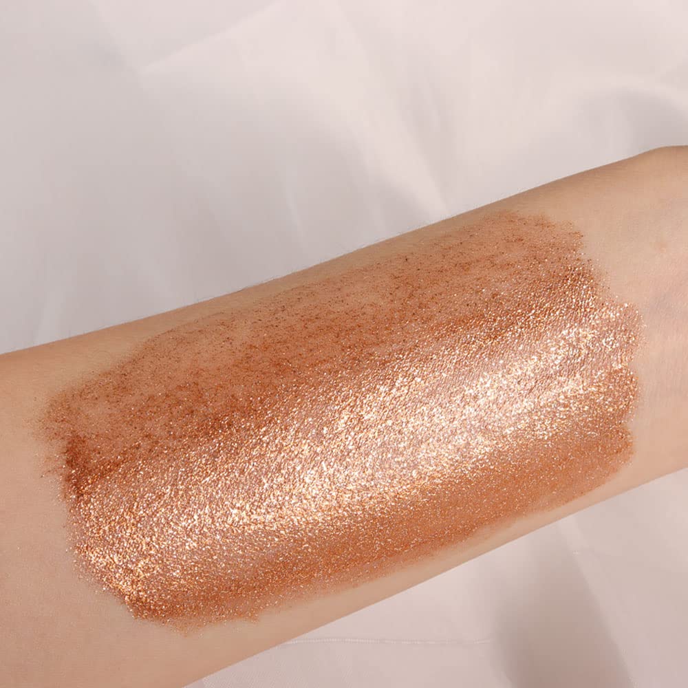SUAKE cosplay-ready glitter eyeliner and eyeshadow look