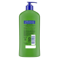 Suave Silly Apple 3-in-1 foam application demonstrates easy lather for kids.