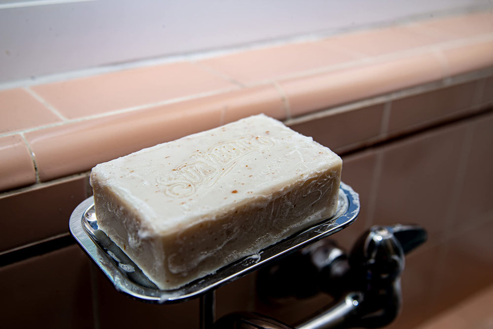Suavecito Whiskey Bar notes evoke a rugged masculine fragrance and mood.
