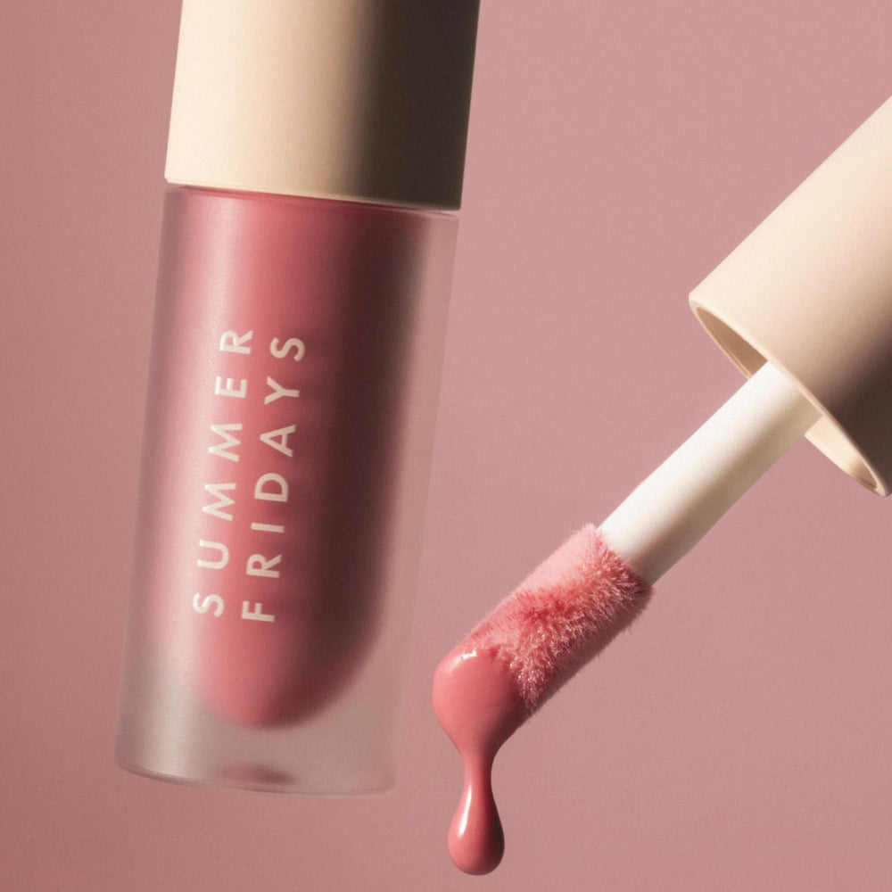 Packaging detail emphasizes a compact, travel-friendly design.