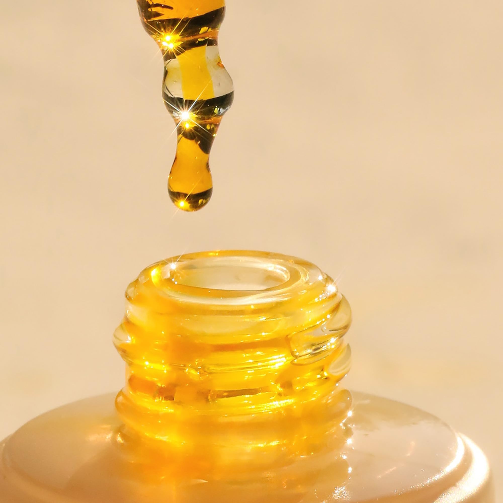 Summer Fridays Heavenly Sixteen oil applied to skin offers smooth, hydrated feel.
