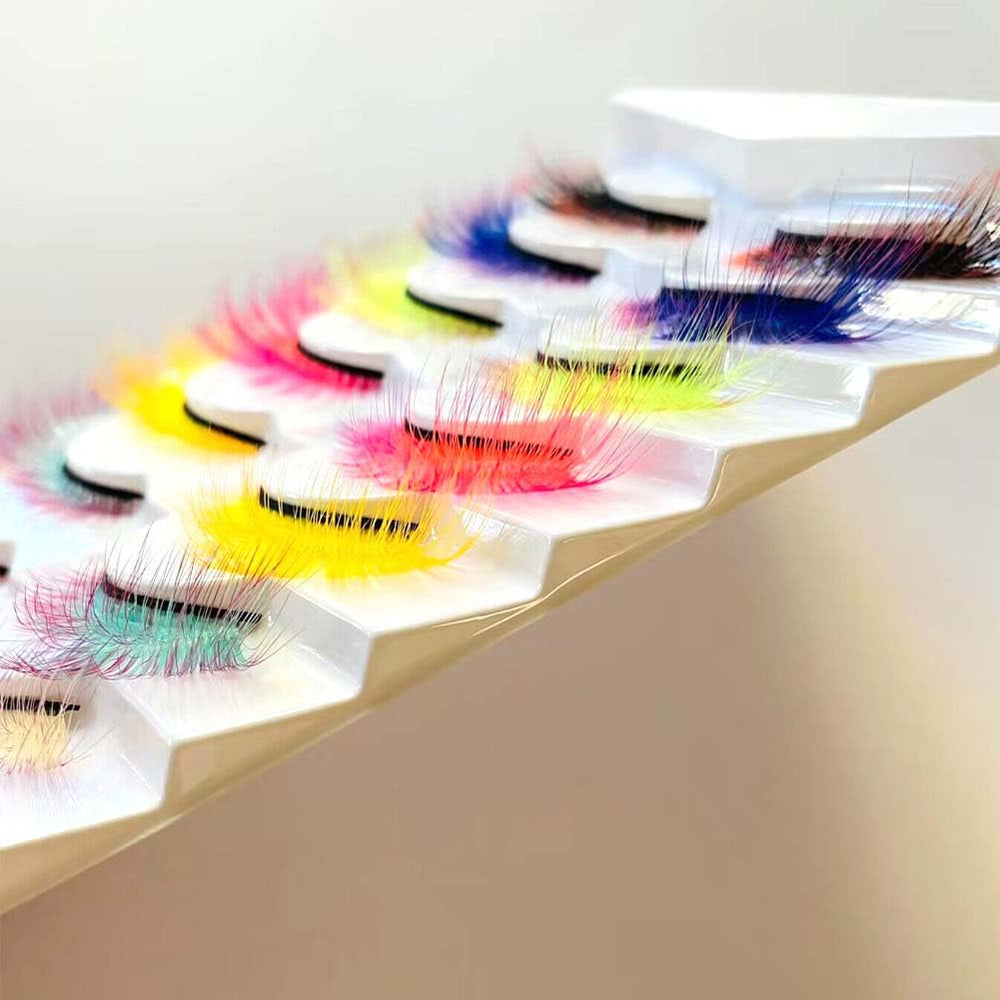 Sunniess Lightweight Hypoallergenic Lashes suit sensitive eyes and contact wearers.