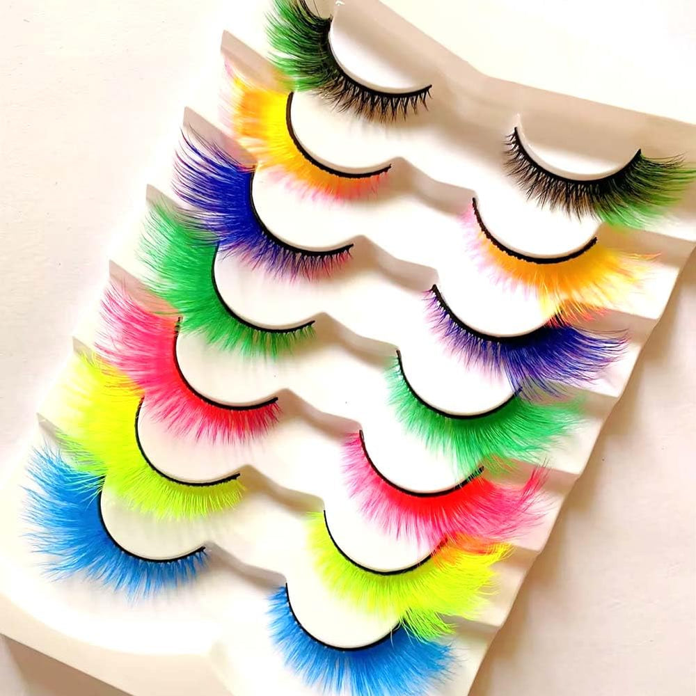 Sunniess Ombre Lashes cateye style enhances eye definition for stage looks.