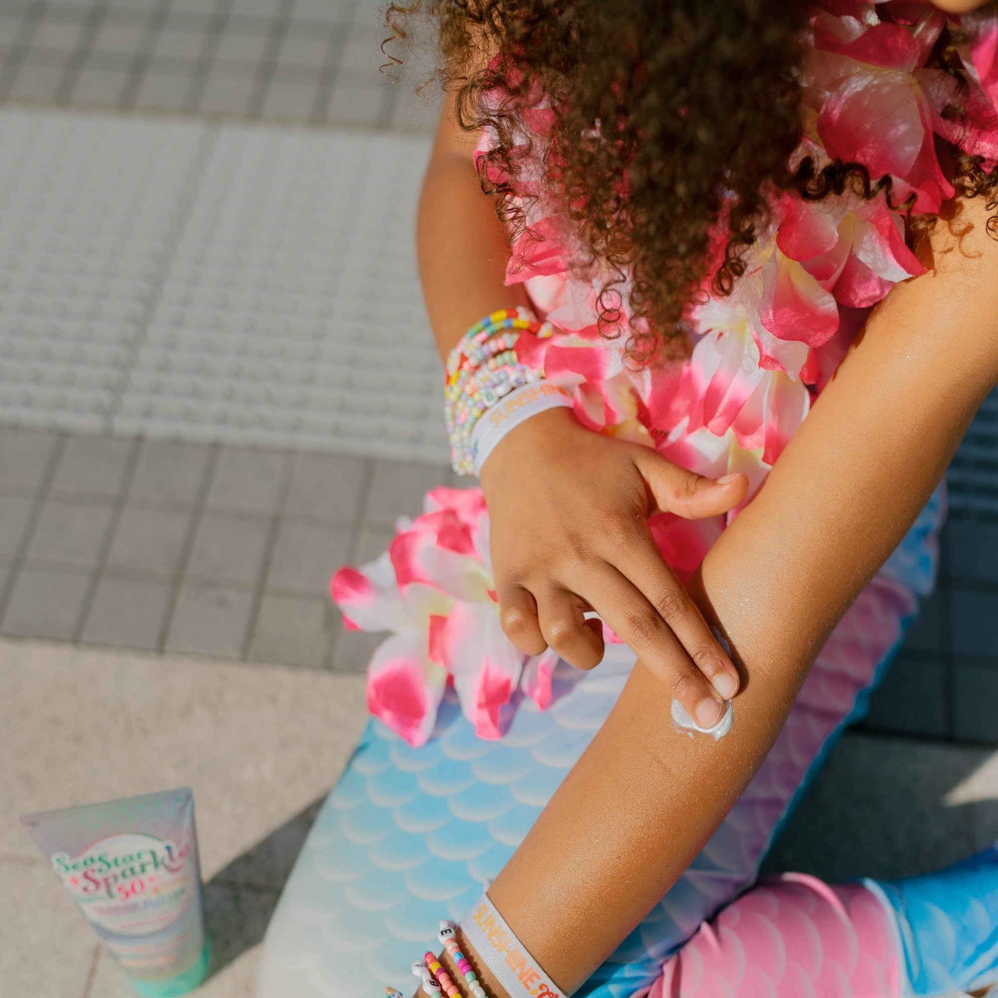 Sunshine & Glitter Seastar Party Cake scent enhances sunny moments.