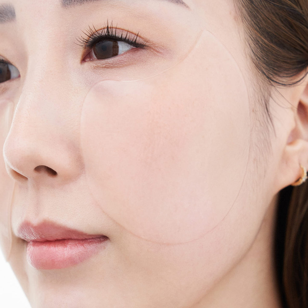 SUPEREGG Centella Asiatica and Panthenol blend calms irritation while nourishing skin.